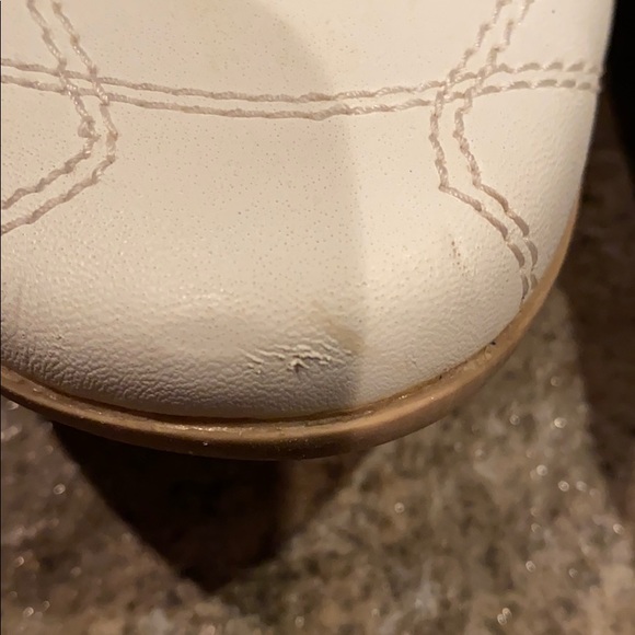 EUC Spring Tan/White Sneakers from Montreal - Picture 6 of 6